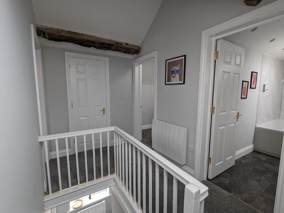 31 High Street - Modern & Stylish 2-Bed Apartment - Inc Parking Husbands Bosworth Экстерьер фото