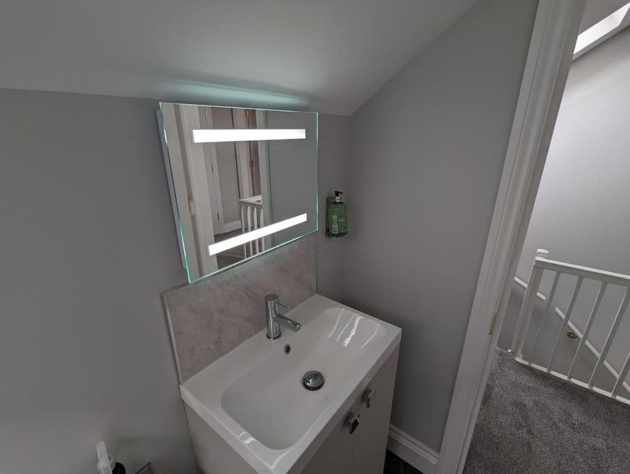 31 High Street - Modern & Stylish 2-Bed Apartment - Inc Parking Husbands Bosworth Экстерьер фото